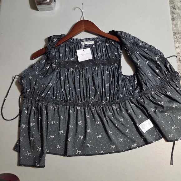 NWT American Eagle Bow Print Tie Top Small Black Spring Blouse Romantic Vest - Picture 11 of 13